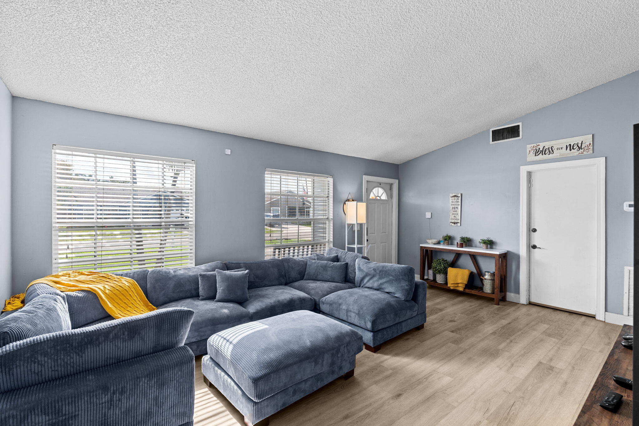 7944 Ridgewood Drive