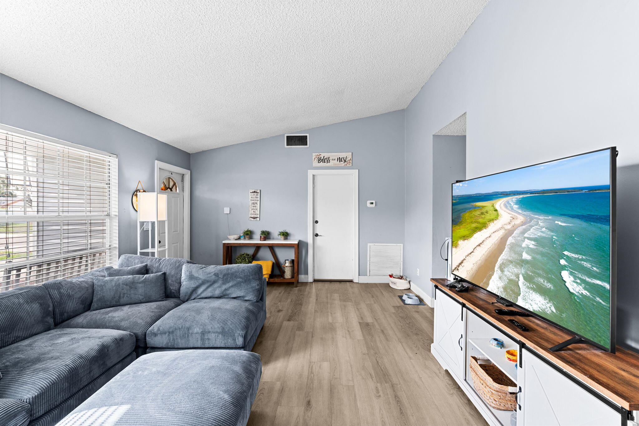 7944 Ridgewood Drive