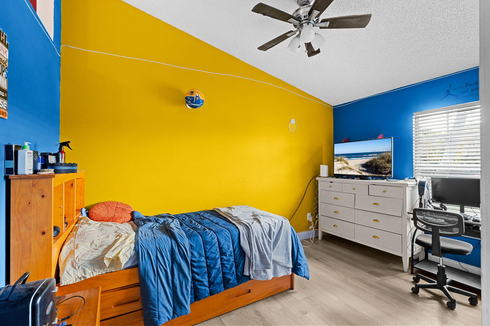 7944 Ridgewood Drive