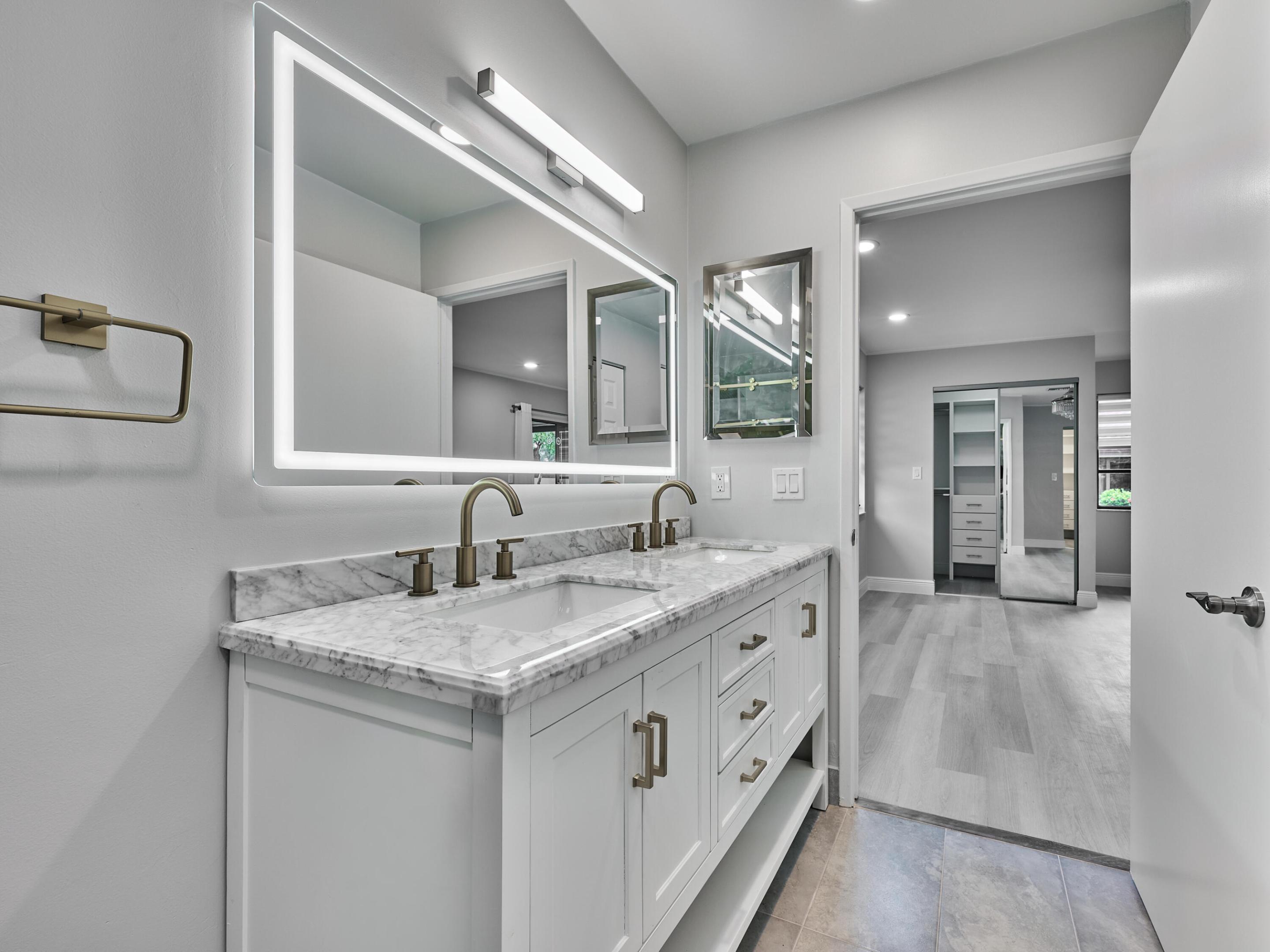 6067 Kings Gate Circle