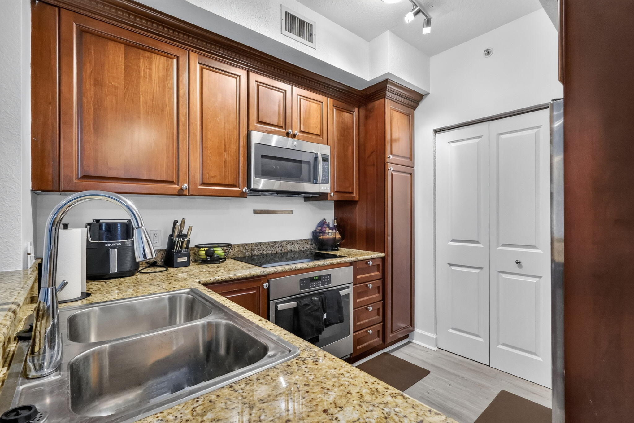 1660 Renaissance Commons Boulevard 2424