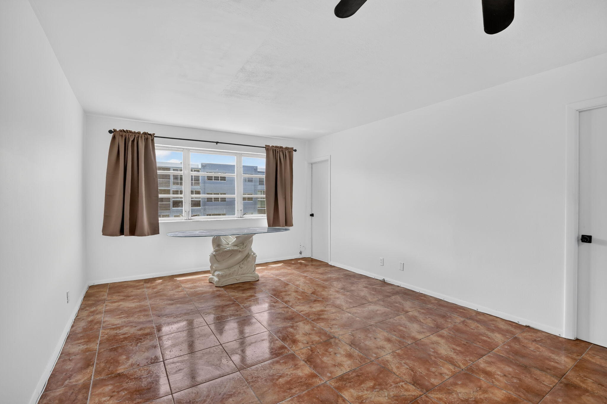 2200 PARK Lane 208