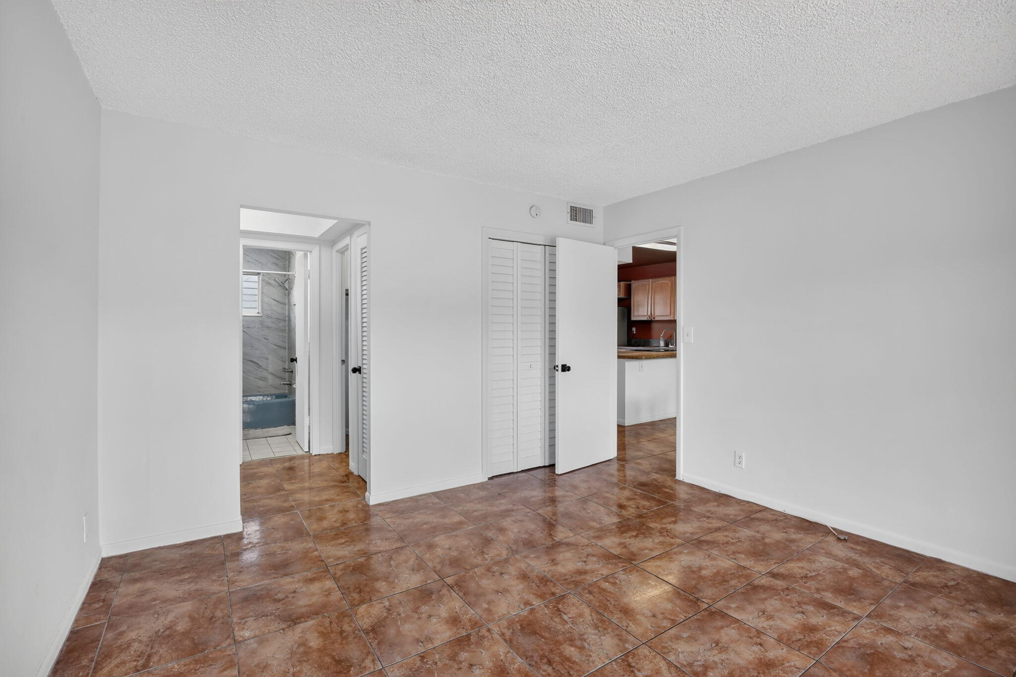 2200 PARK Lane 208