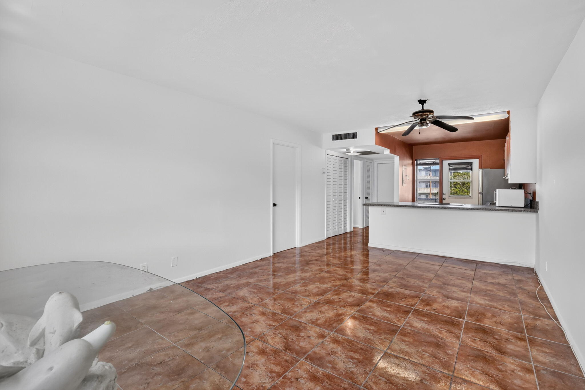 2200 PARK Lane 208