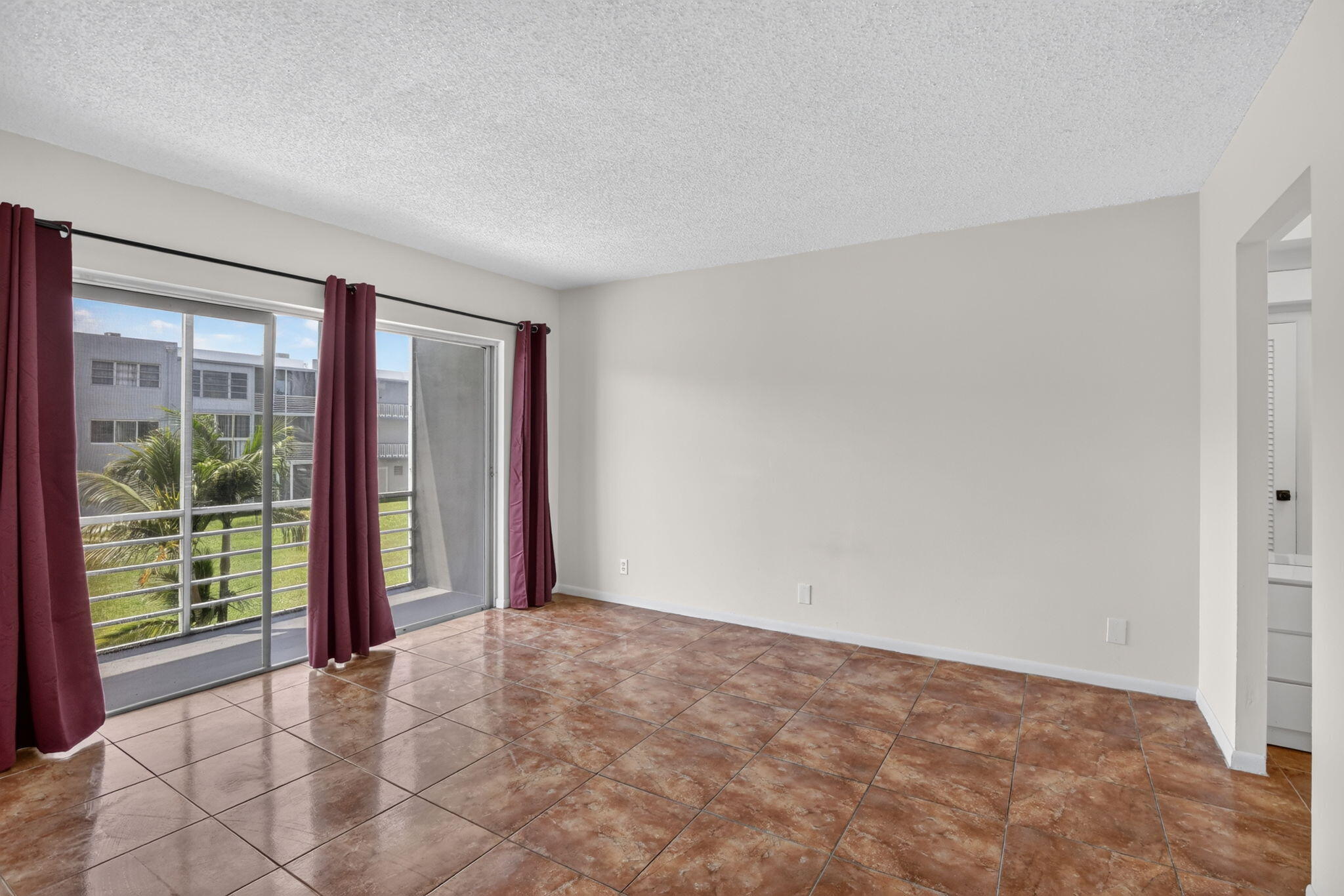 2200 PARK Lane 208