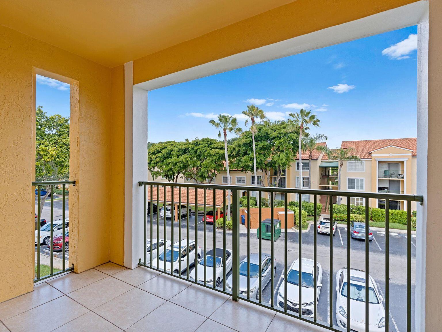 135 Yacht Club Way 305