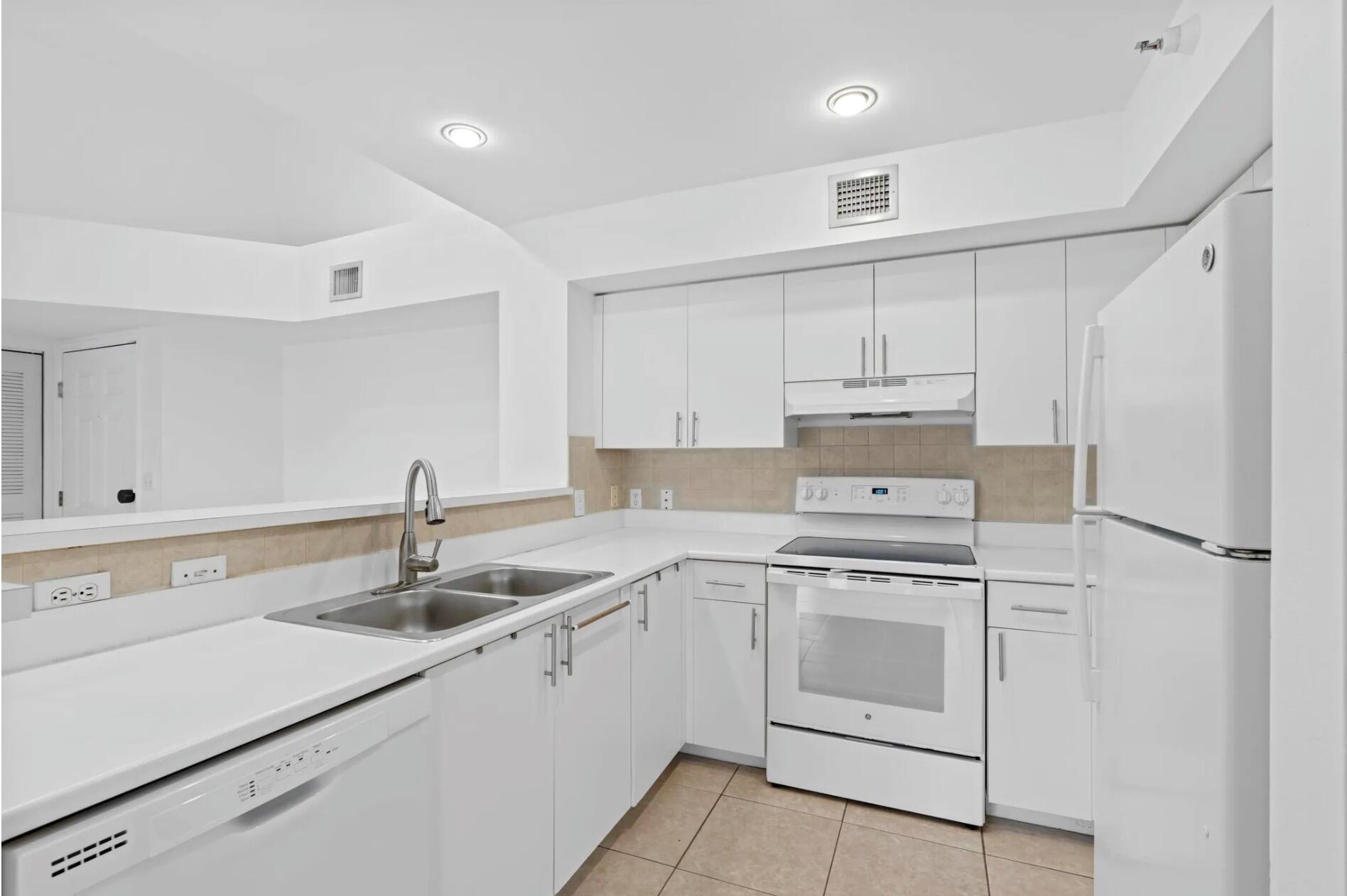 135 Yacht Club Way 305