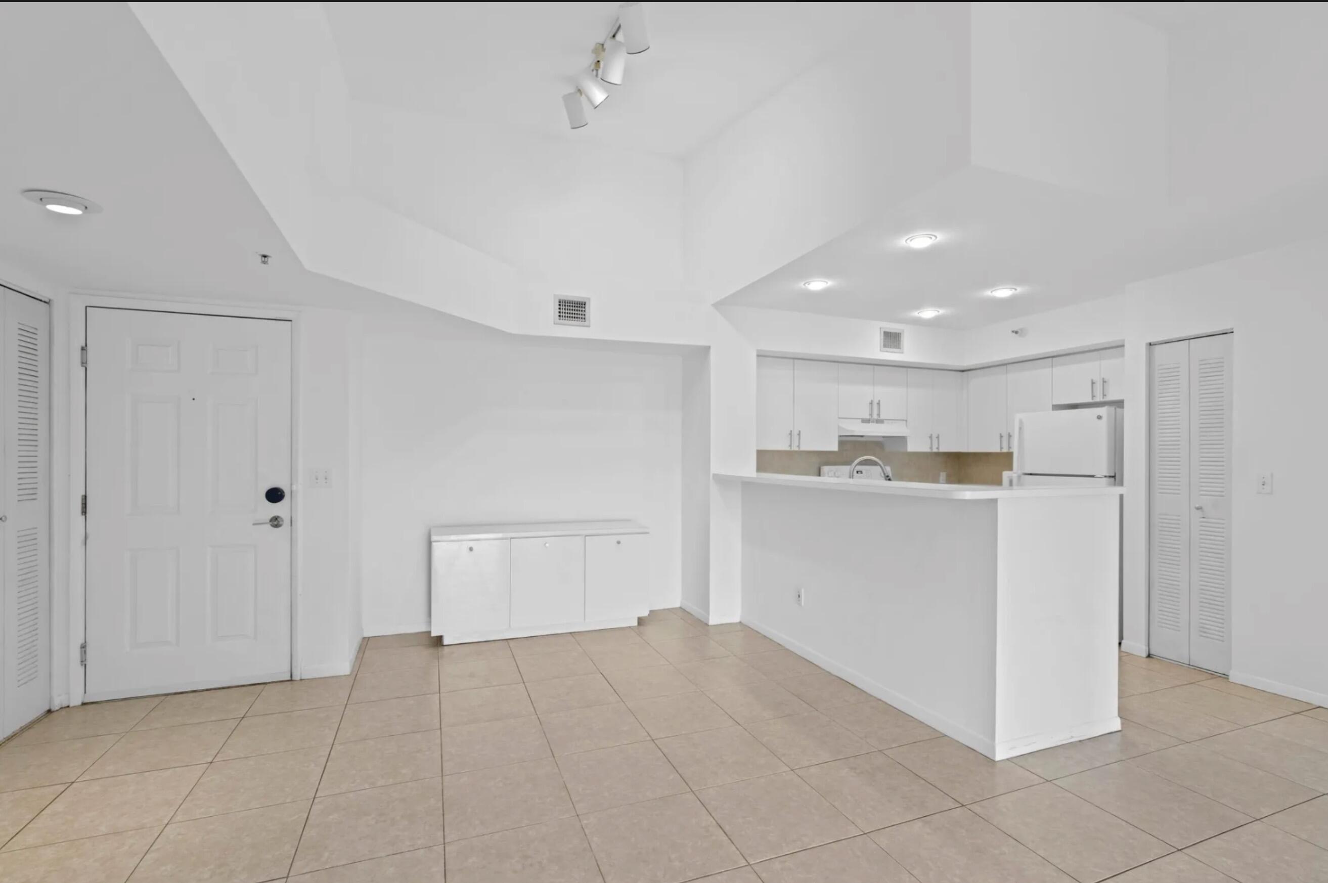 135 Yacht Club Way 305