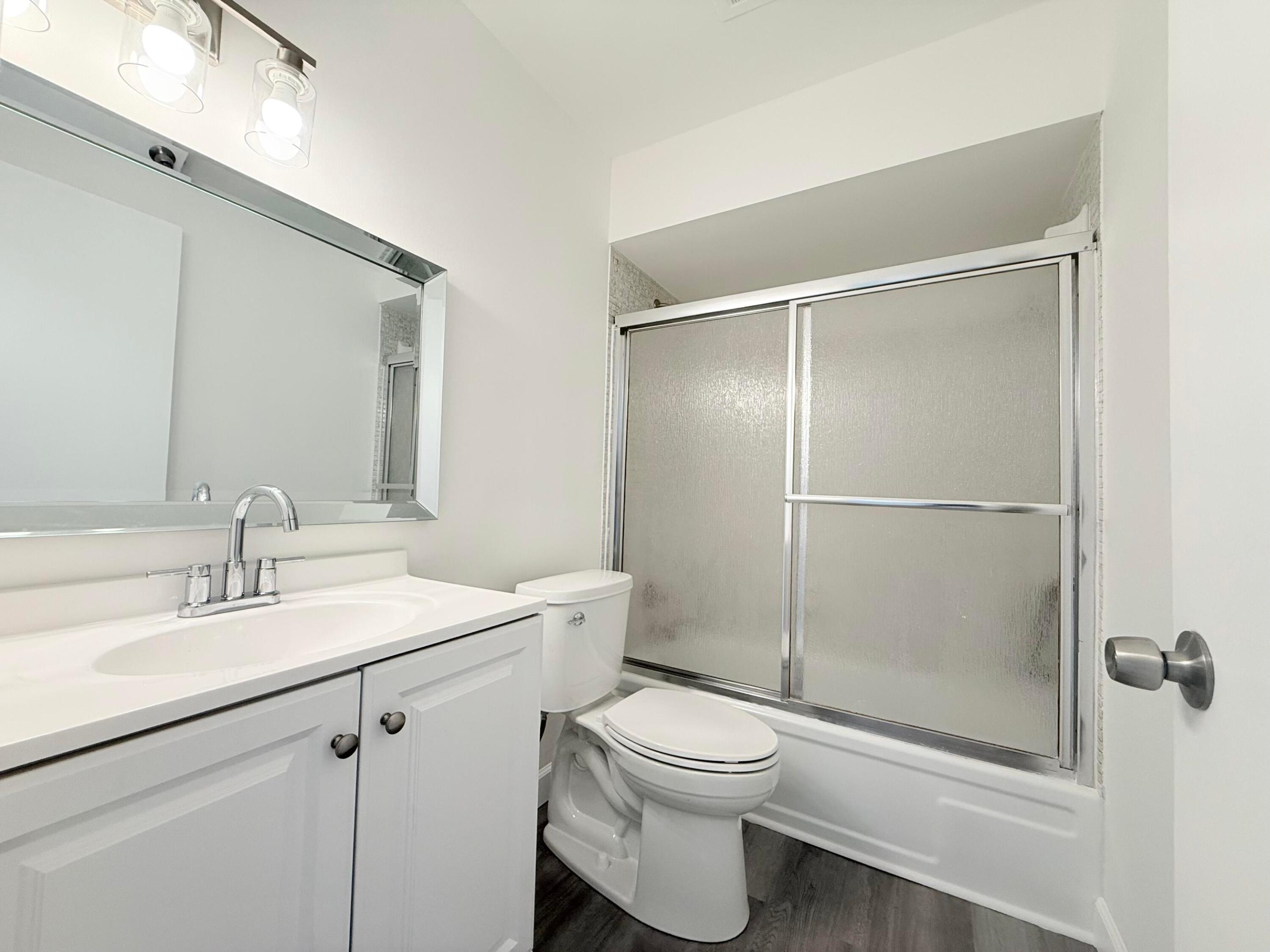 6106 FOREST HILL Boulevard 204