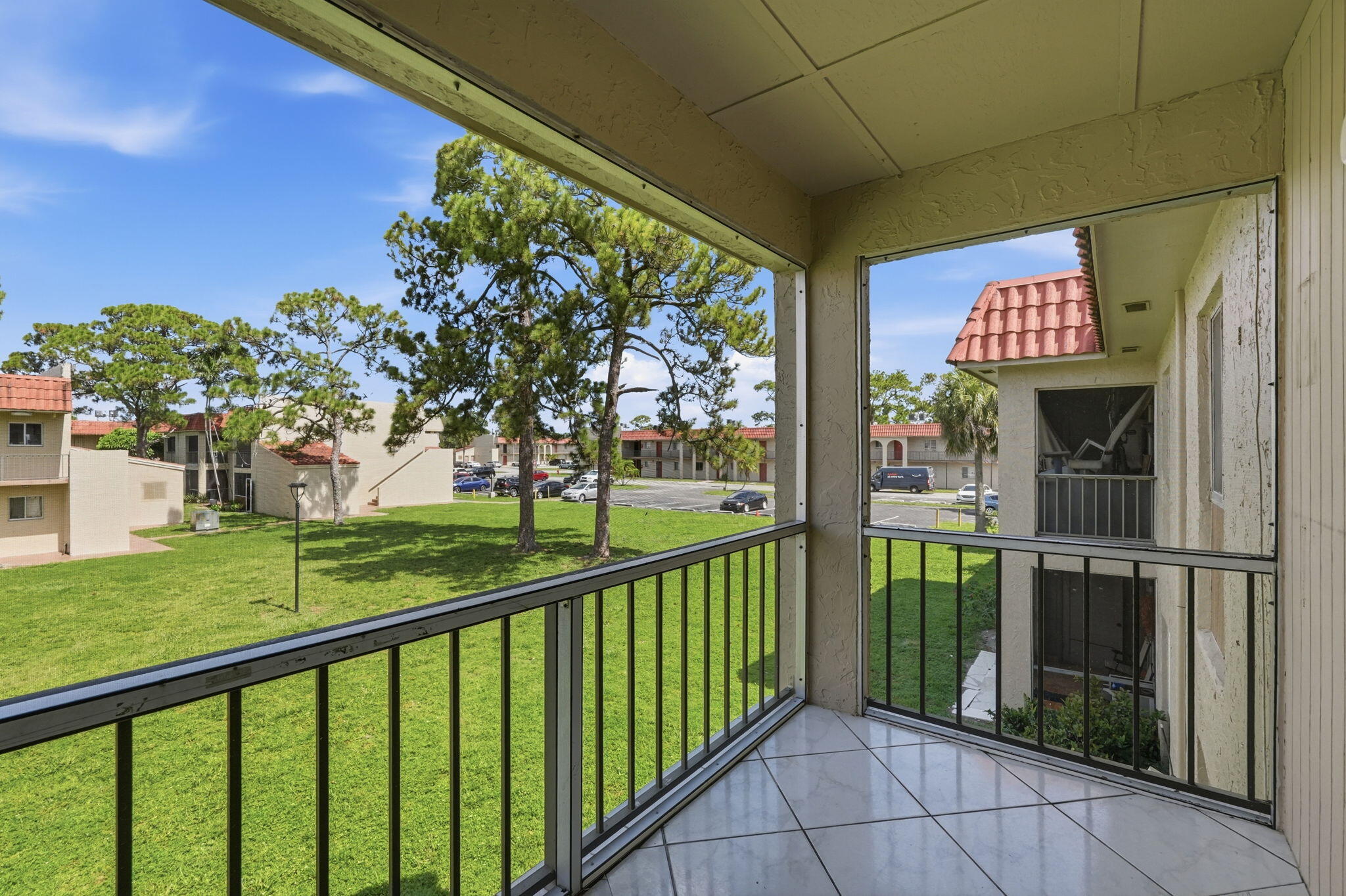 6106 FOREST HILL Boulevard 204