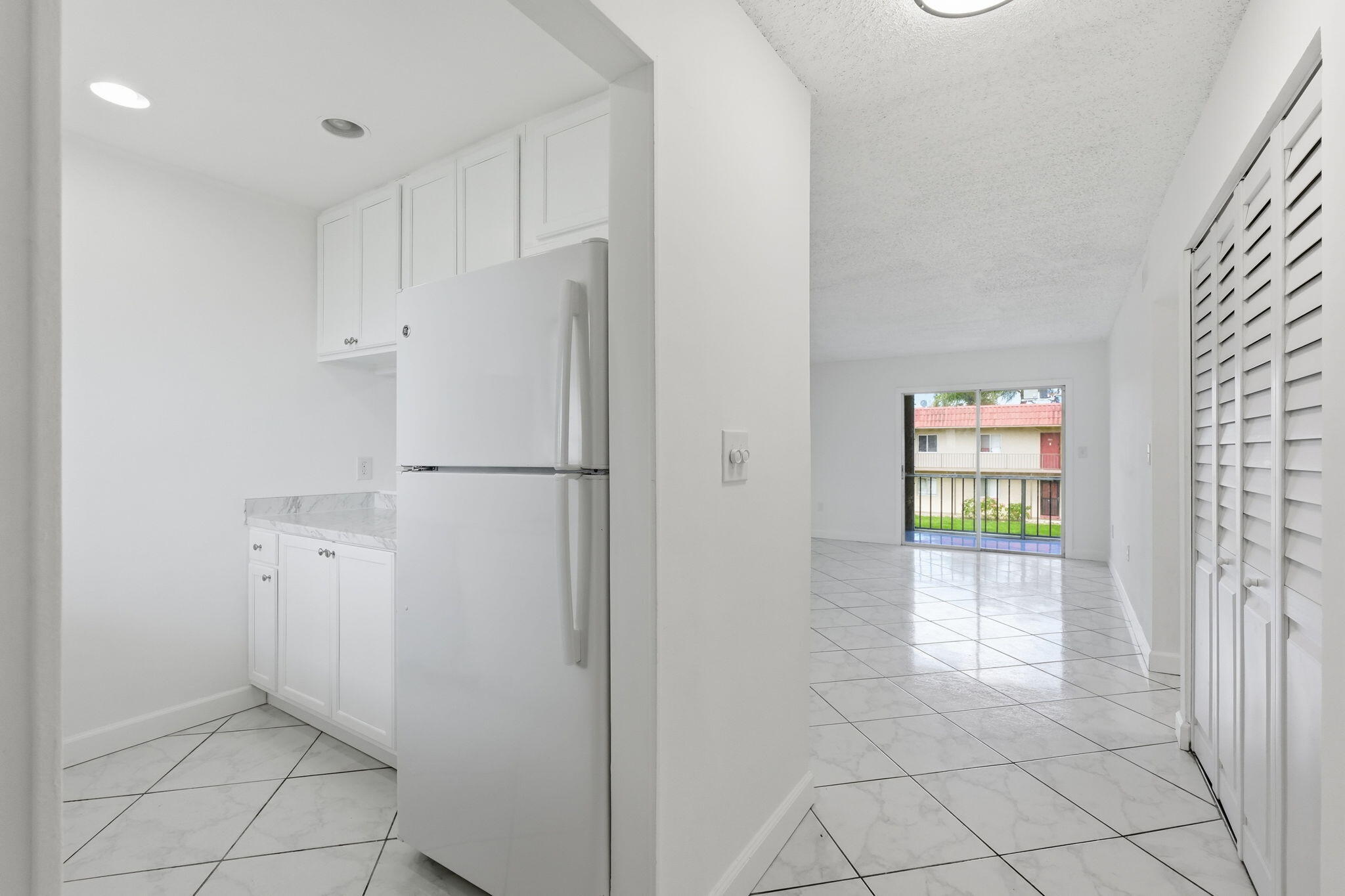 6106 FOREST HILL Boulevard 204