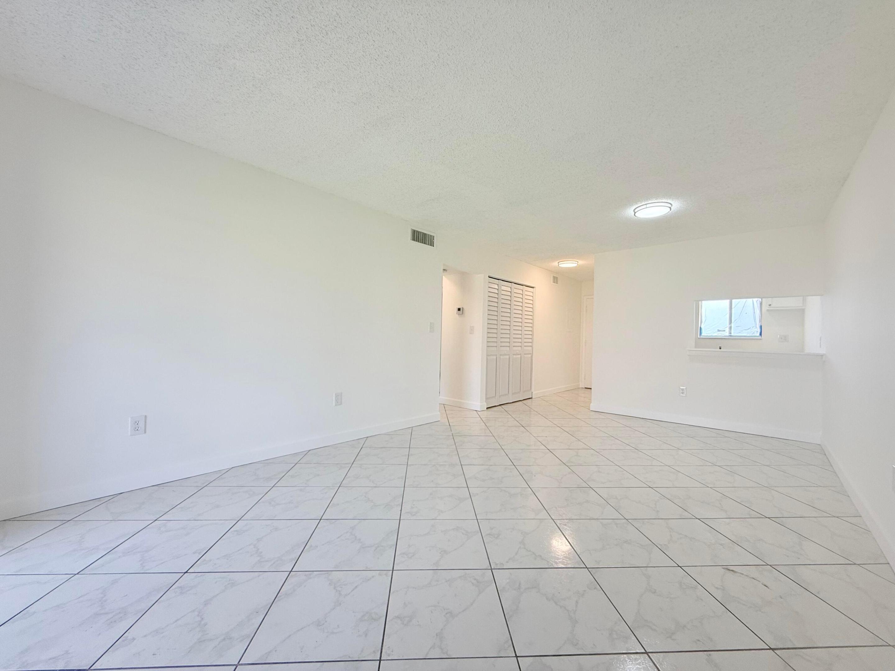 6106 FOREST HILL Boulevard 204