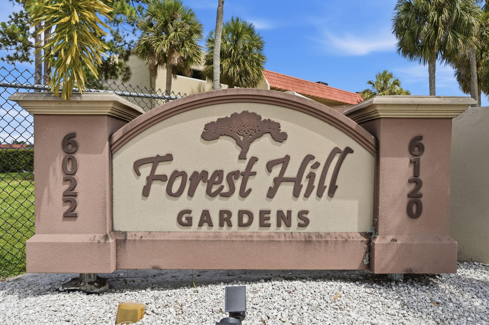 6106 FOREST HILL Boulevard 204