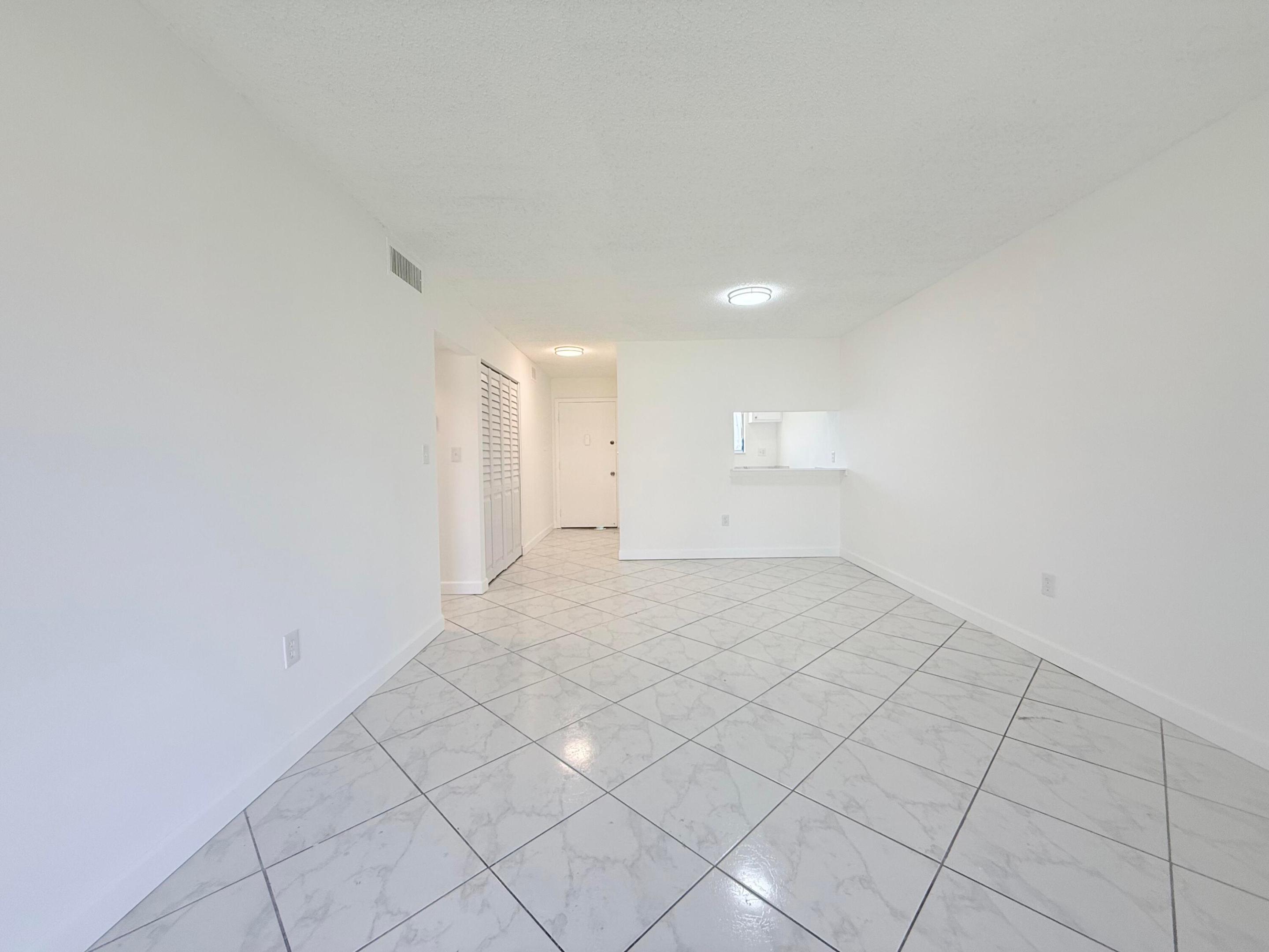 6106 FOREST HILL Boulevard 204