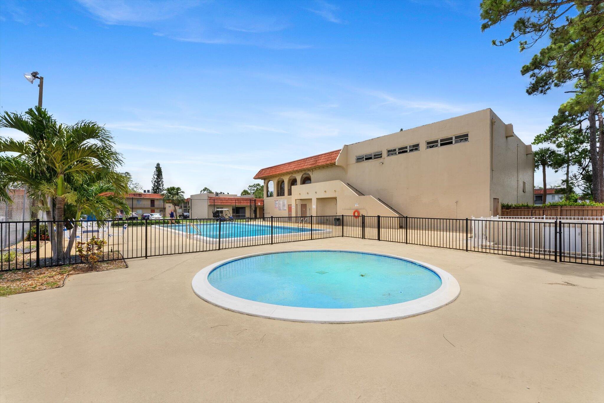 6106 FOREST HILL Boulevard 204