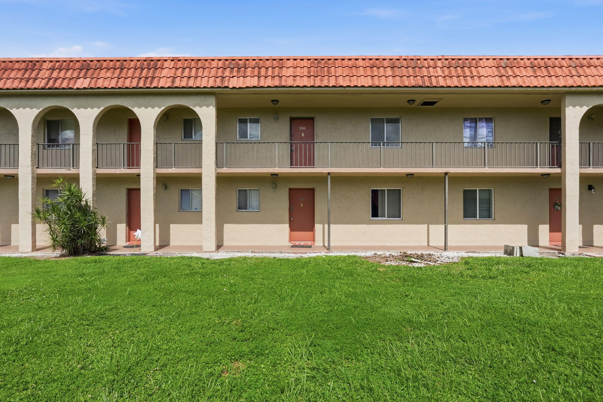 6106 FOREST HILL Boulevard 204