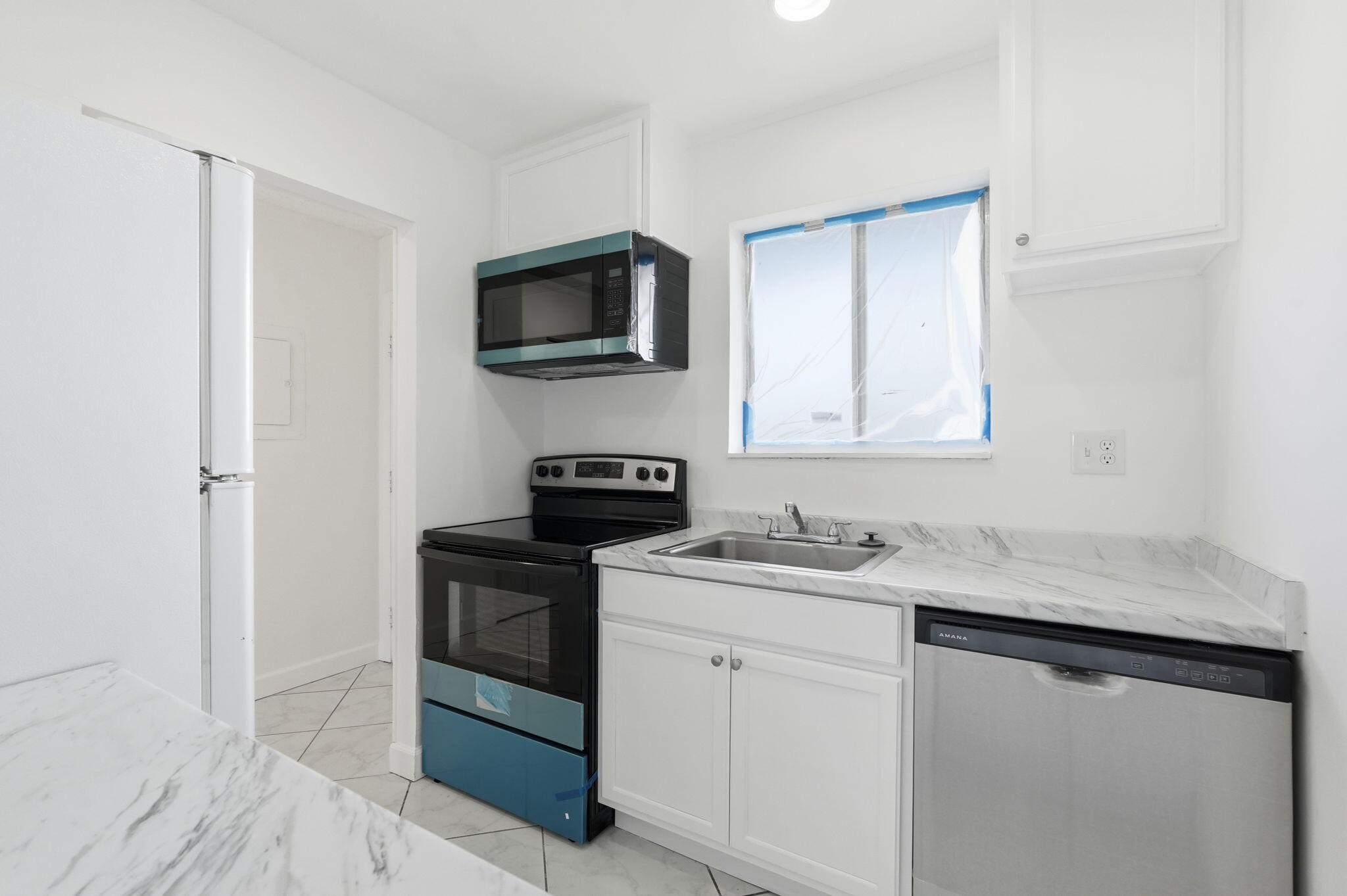 6106 FOREST HILL Boulevard 204