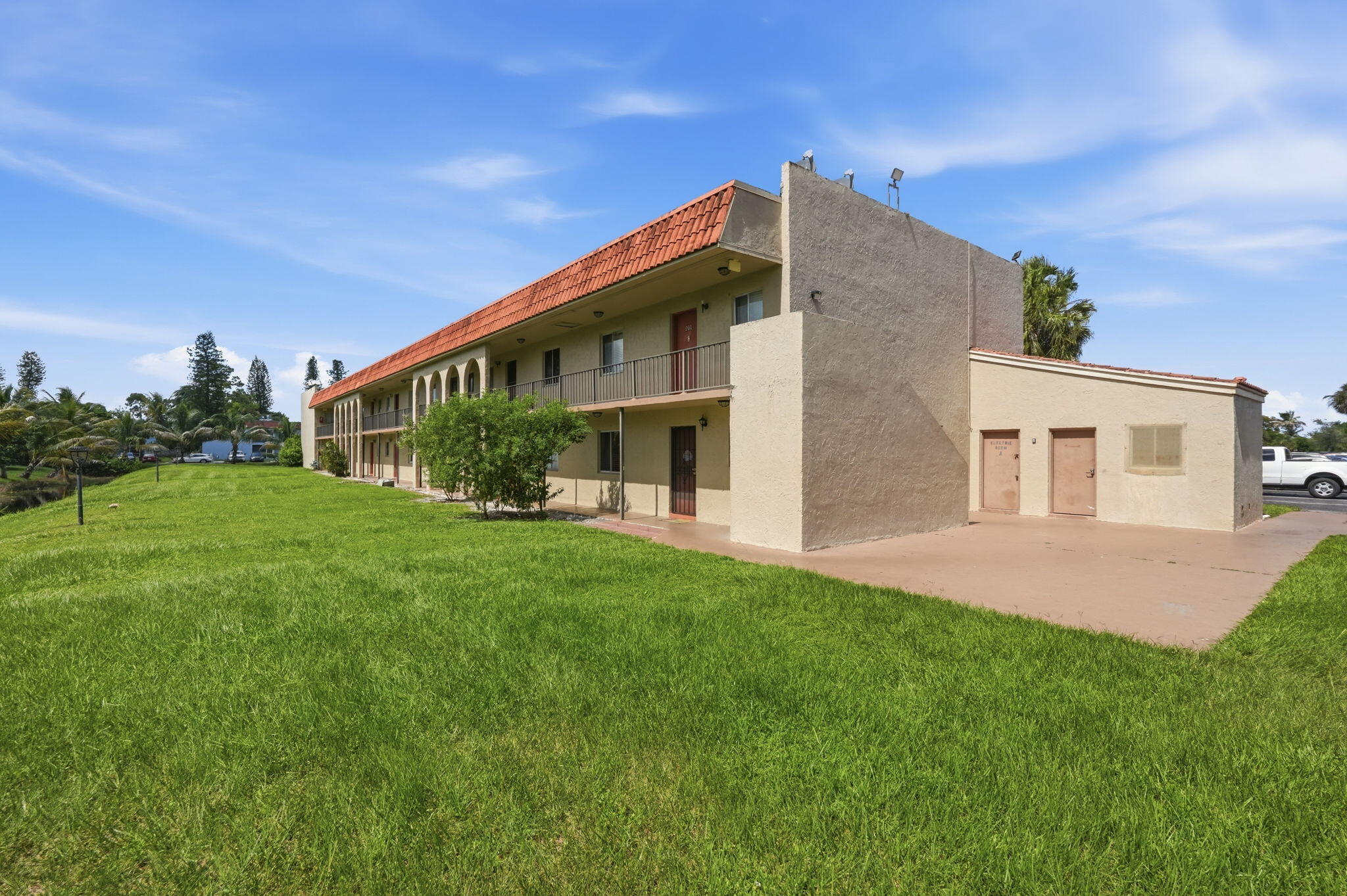 6106 FOREST HILL Boulevard 204