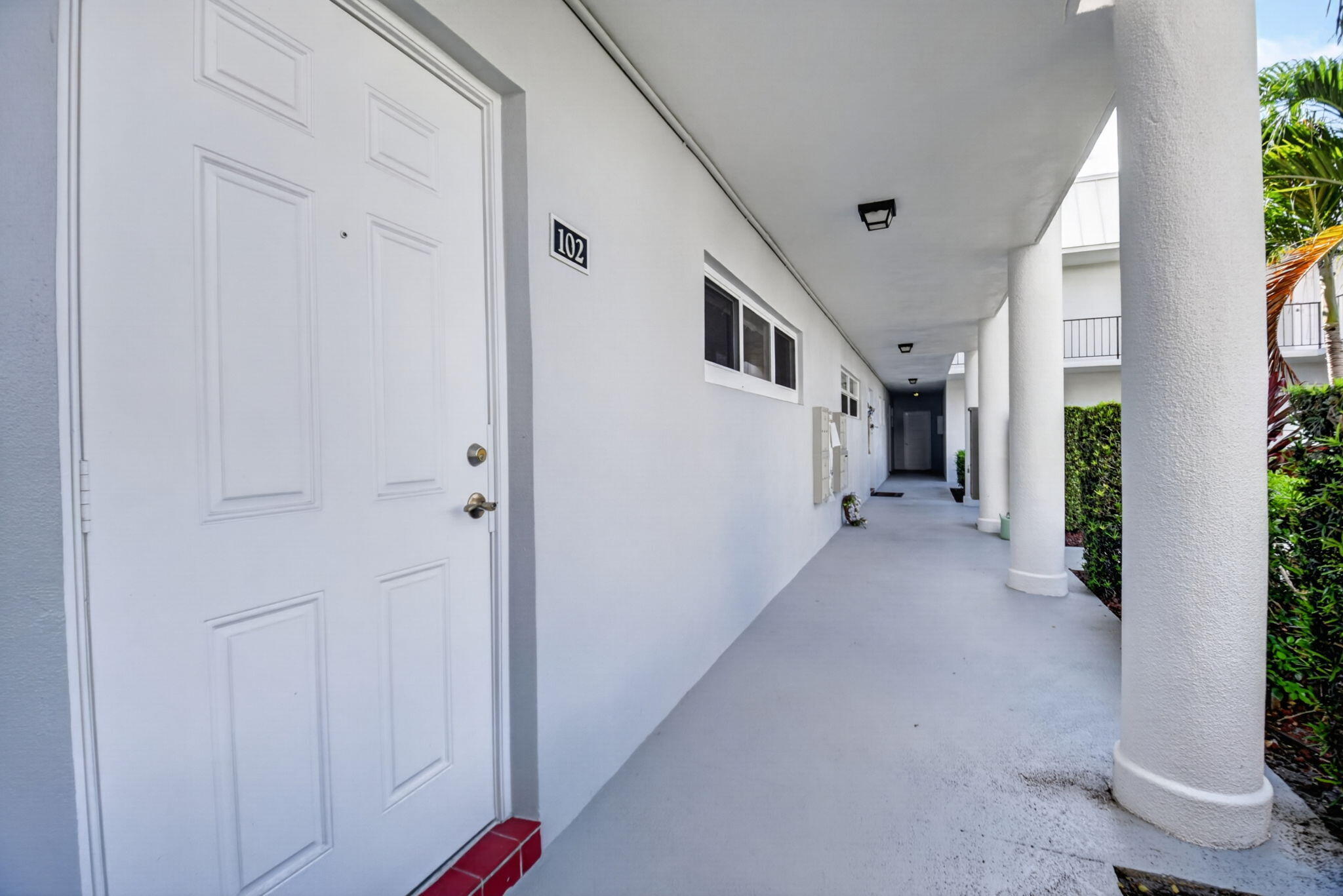 32 COLONIAL CLUB Drive 102