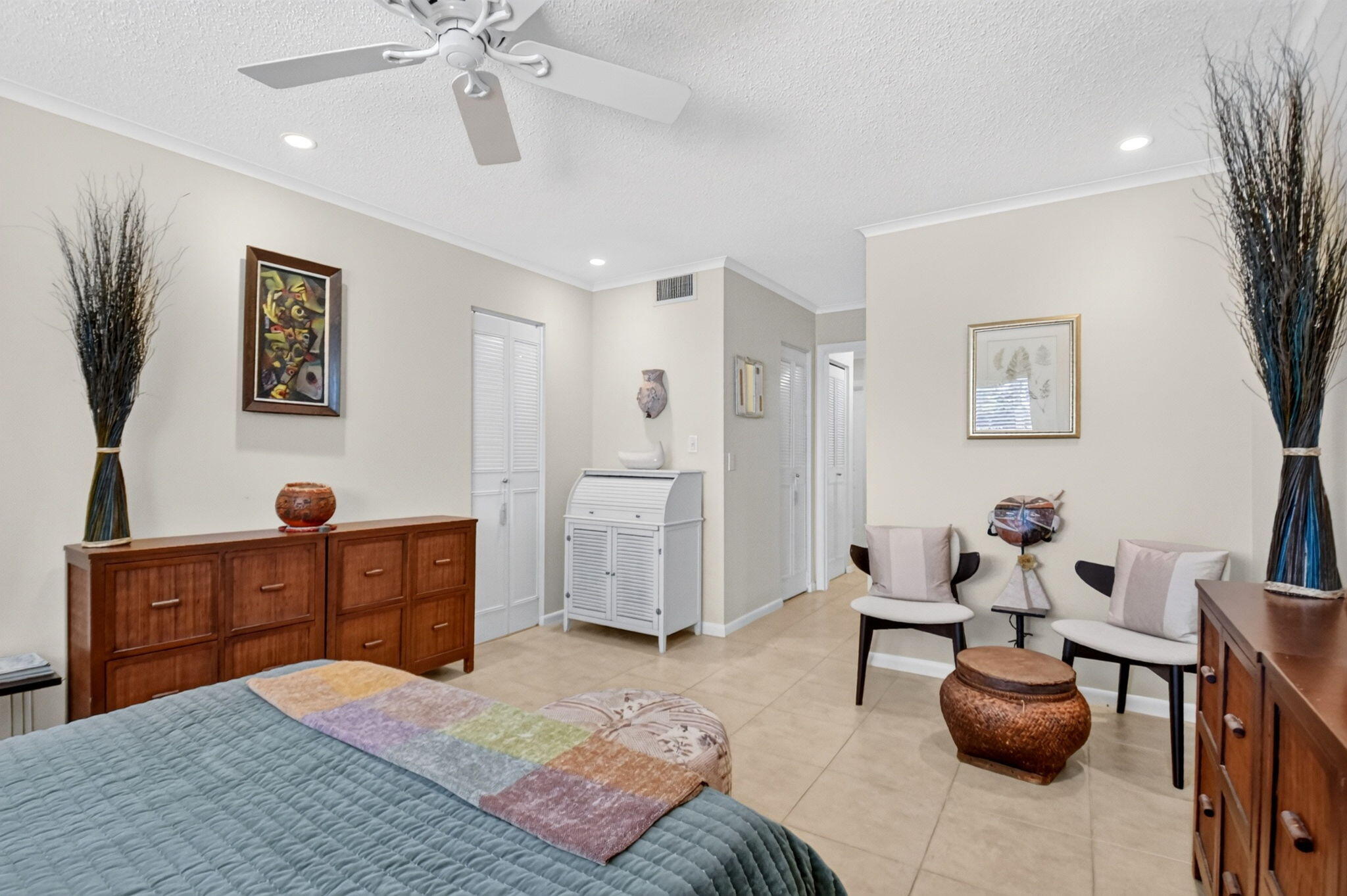 32 COLONIAL CLUB Drive 102
