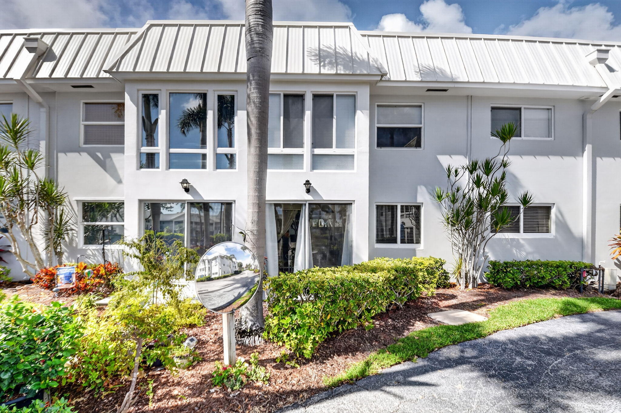 32 COLONIAL CLUB Drive 102