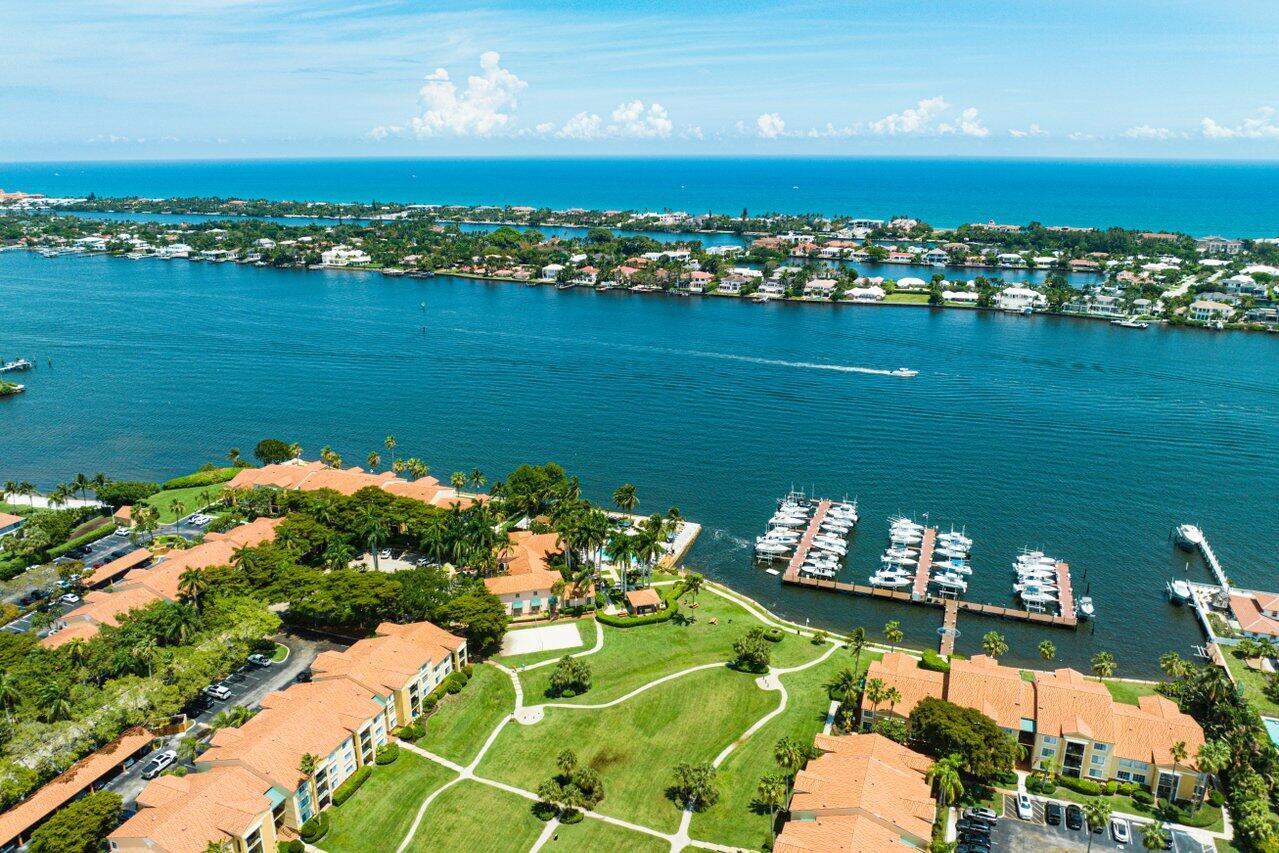 135 YACHT CLUB Way 305