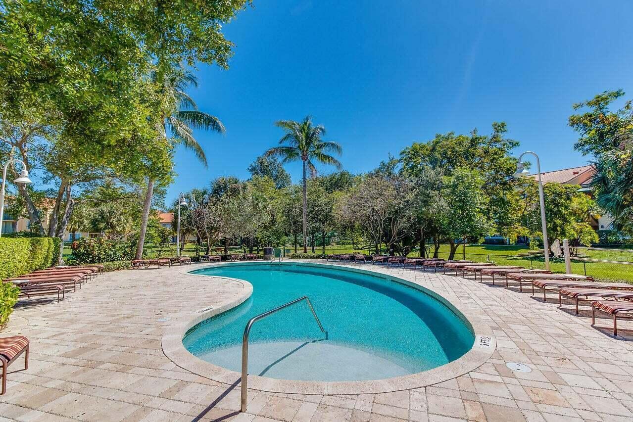 135 YACHT CLUB Way 305