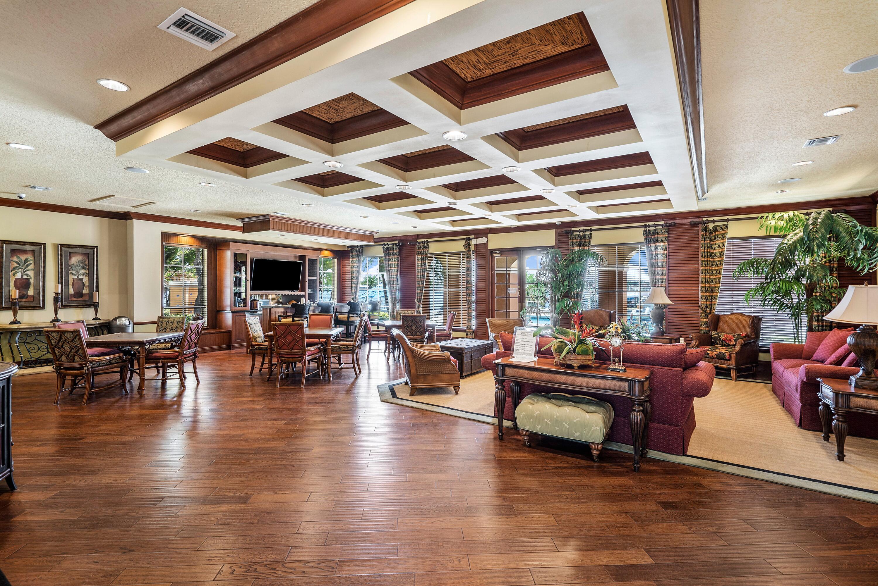 135 YACHT CLUB Way 305