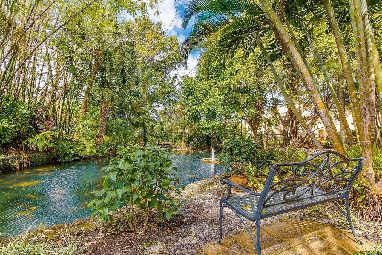 135 YACHT CLUB Way 305
