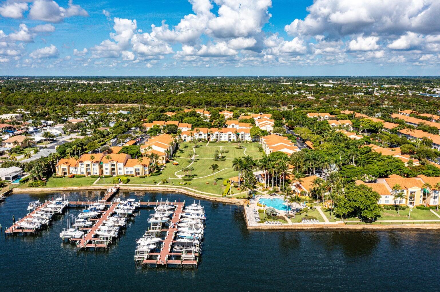135 YACHT CLUB Way 305