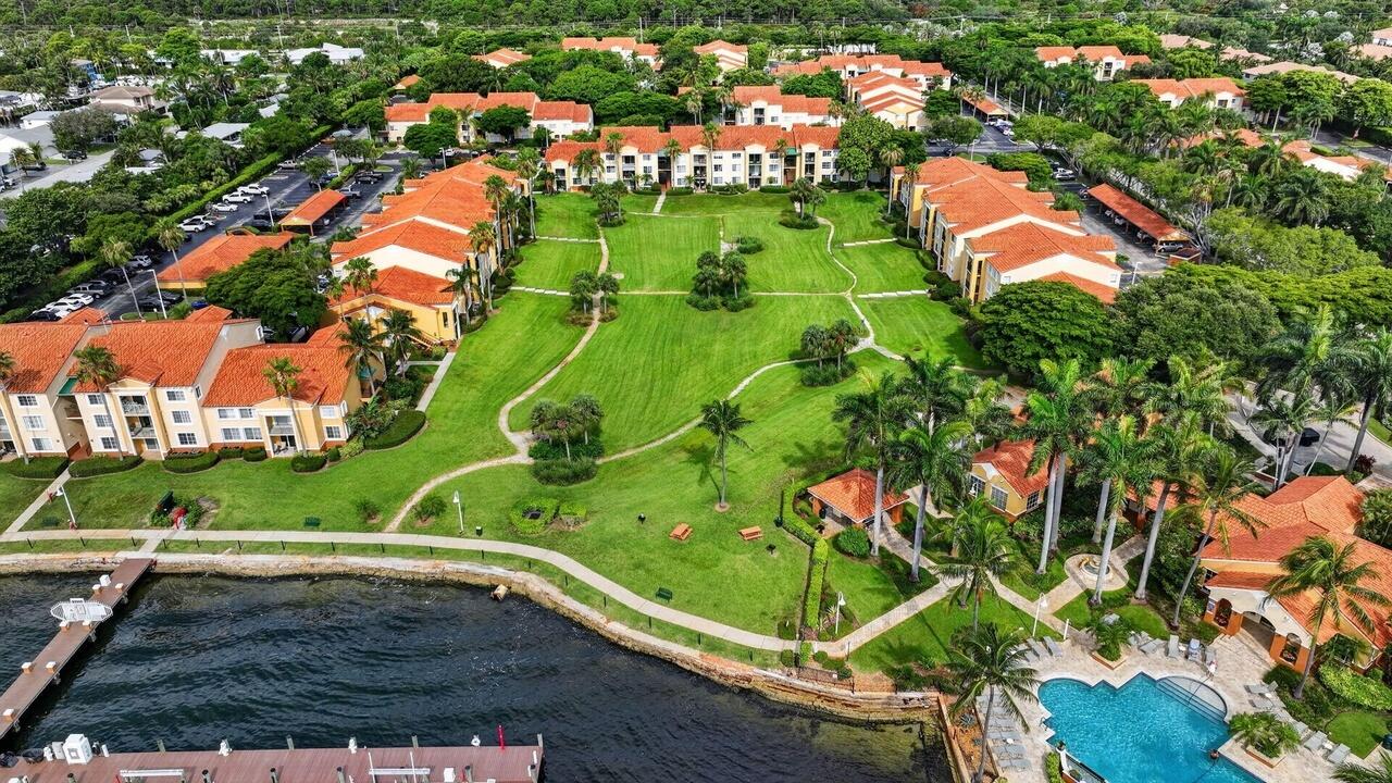 135 YACHT CLUB Way 305