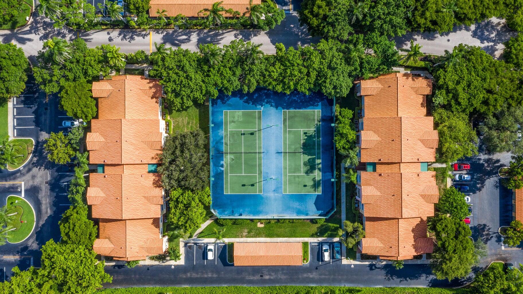135 YACHT CLUB Way 305