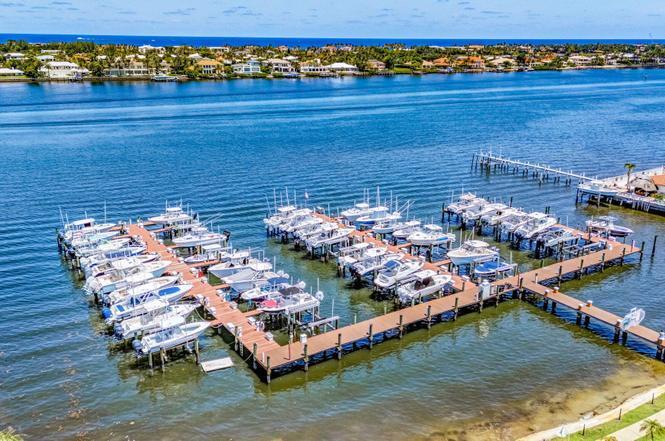 135 YACHT CLUB Way 305