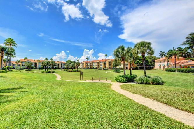 135 YACHT CLUB Way 305
