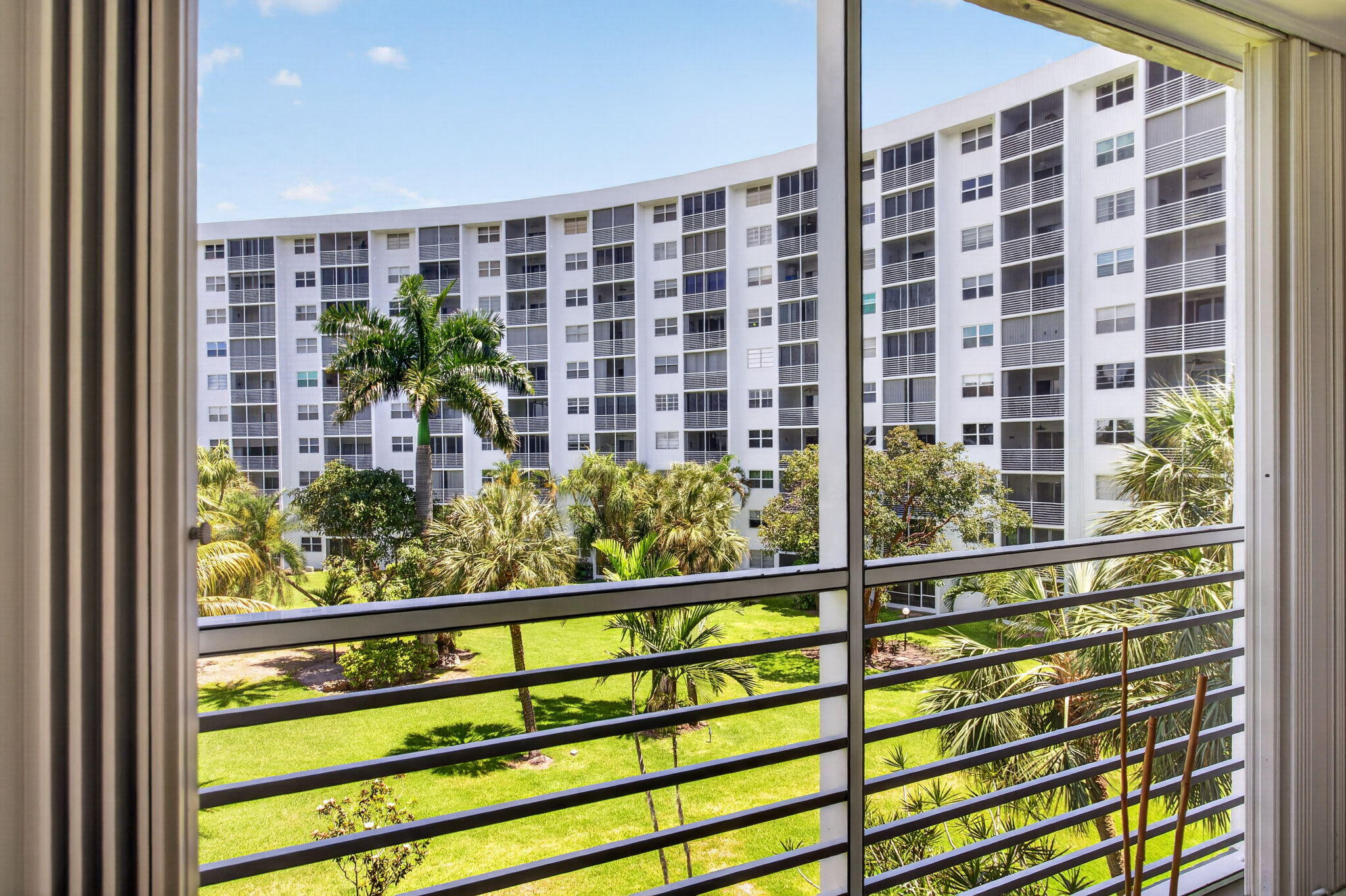 2731 NE 14TH ST Causeway 405