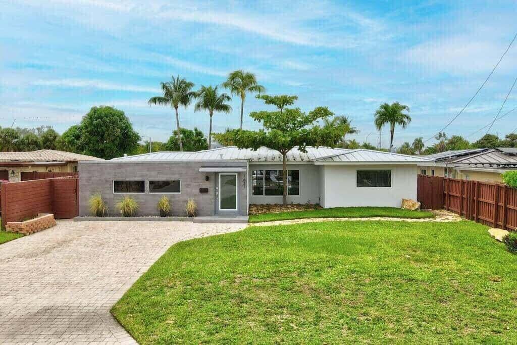 1631 Poinsettia Drive