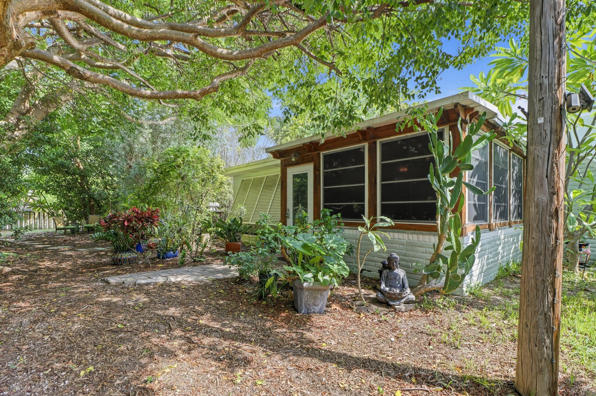 2240 HARBOR Drive