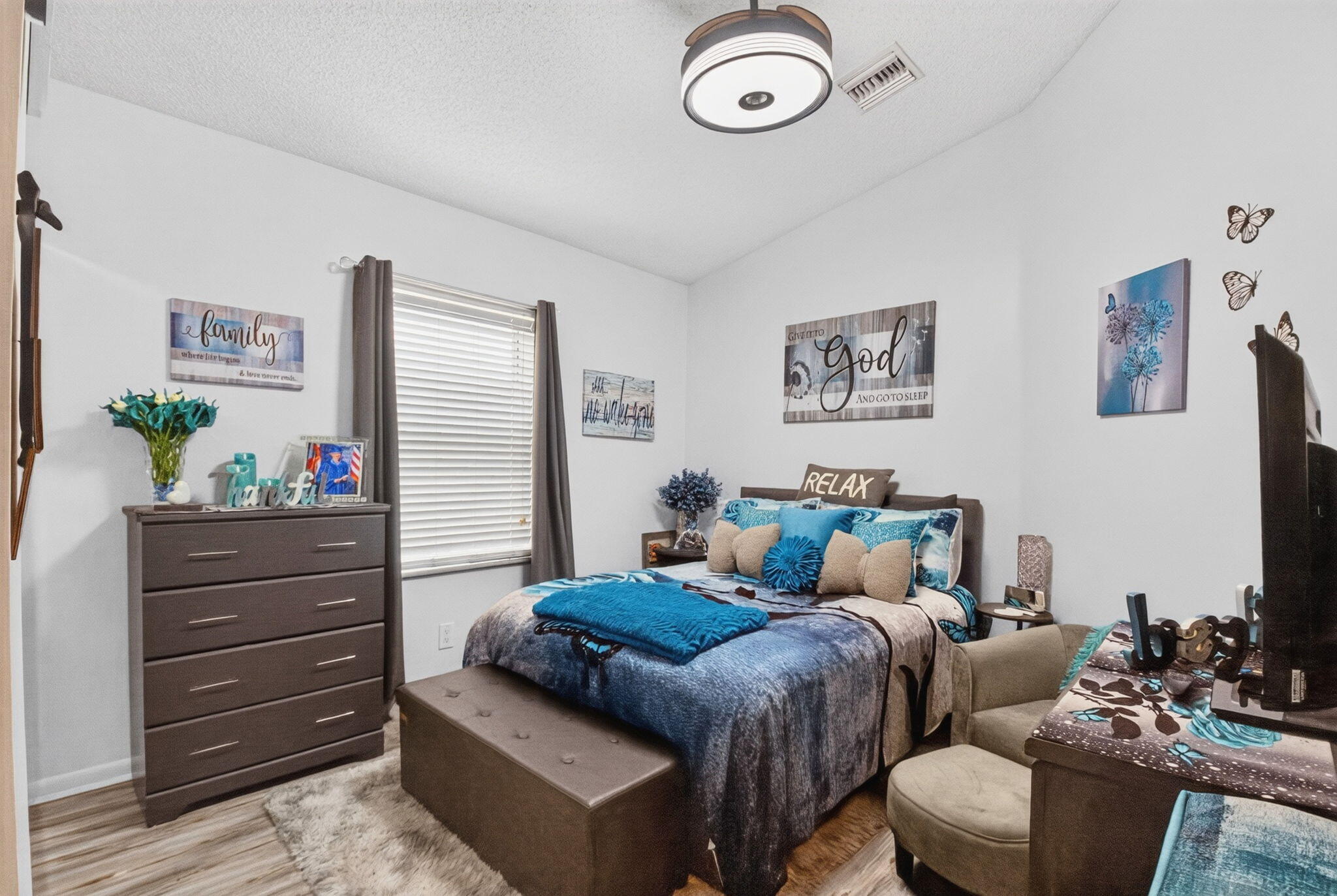 5960 AQUAMARINE Way