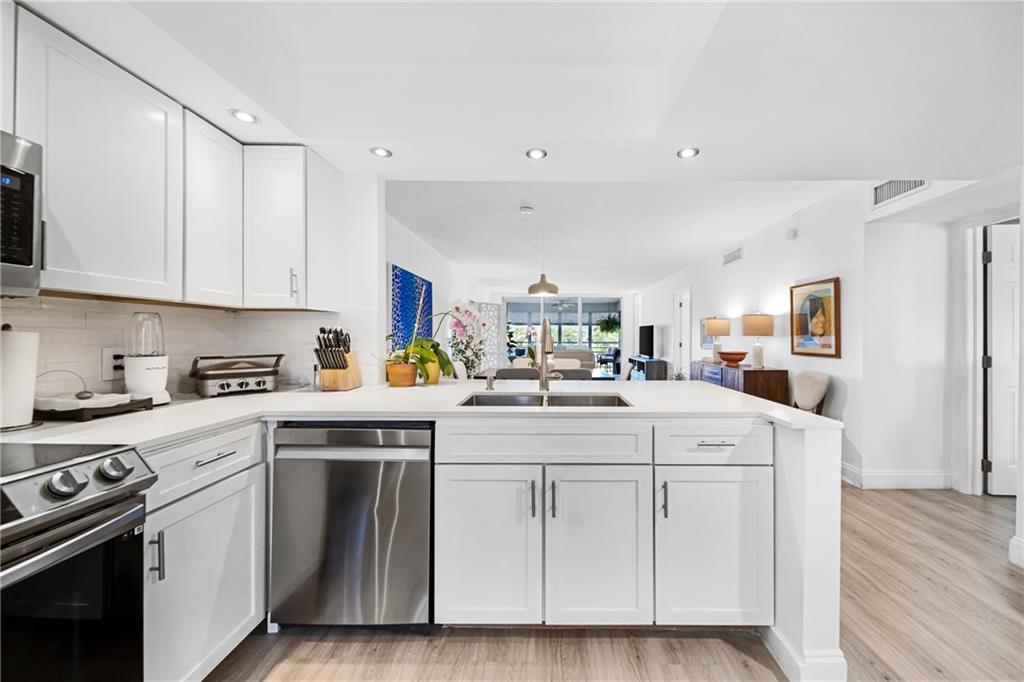 806 Cypress Blvd 405