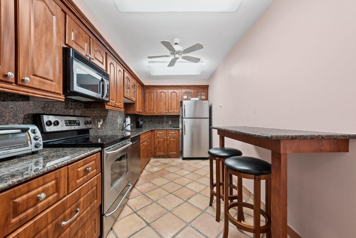 4657 Fountains Dr 105