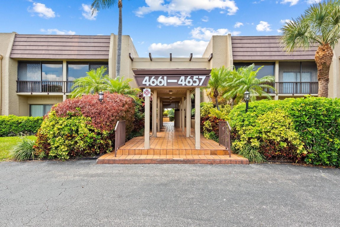 4657 Fountains Dr 105