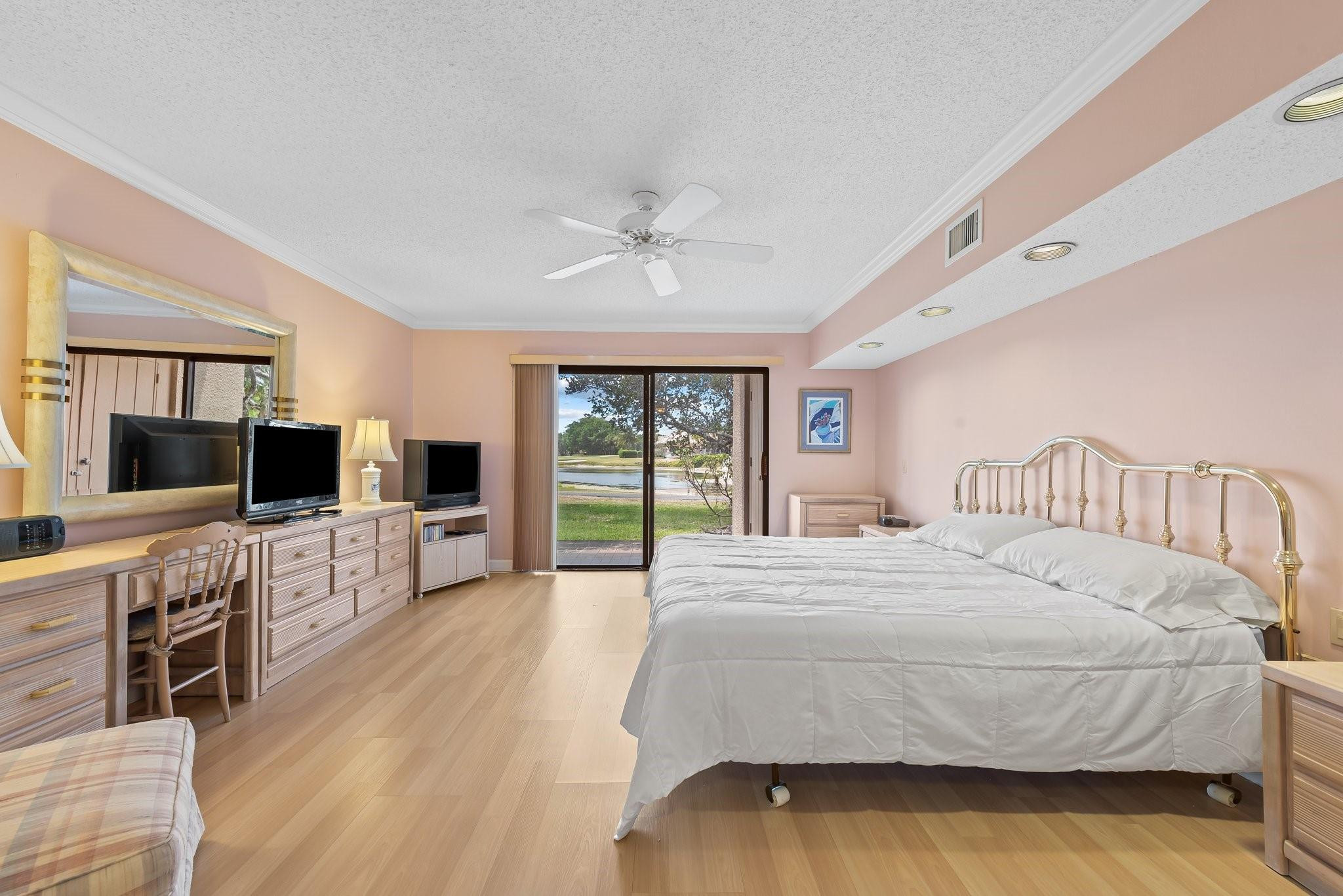 4657 Fountains Dr 105