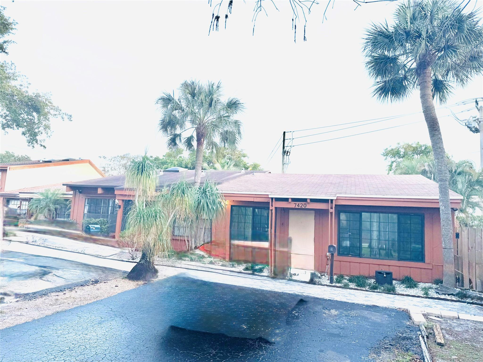 7418 NW 33rd St