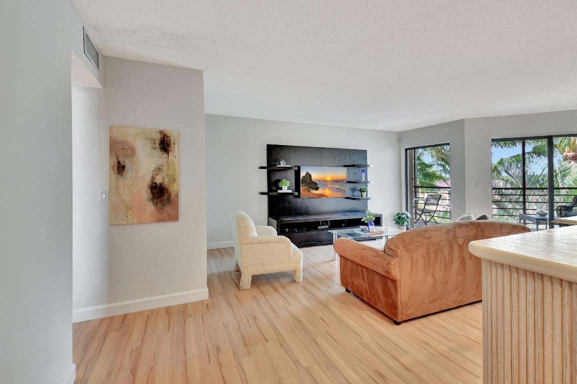 5801 Camino Del Sol 406