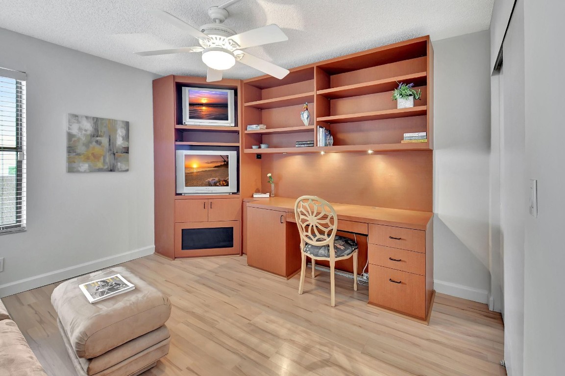 5801 Camino Del Sol 406