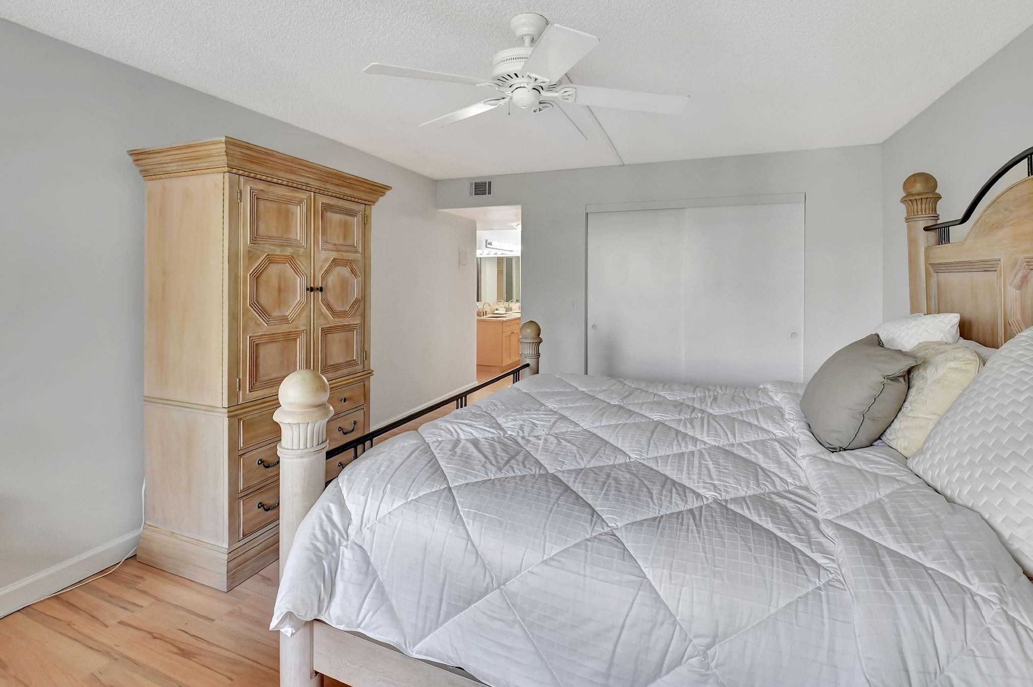 5801 Camino Del Sol 406