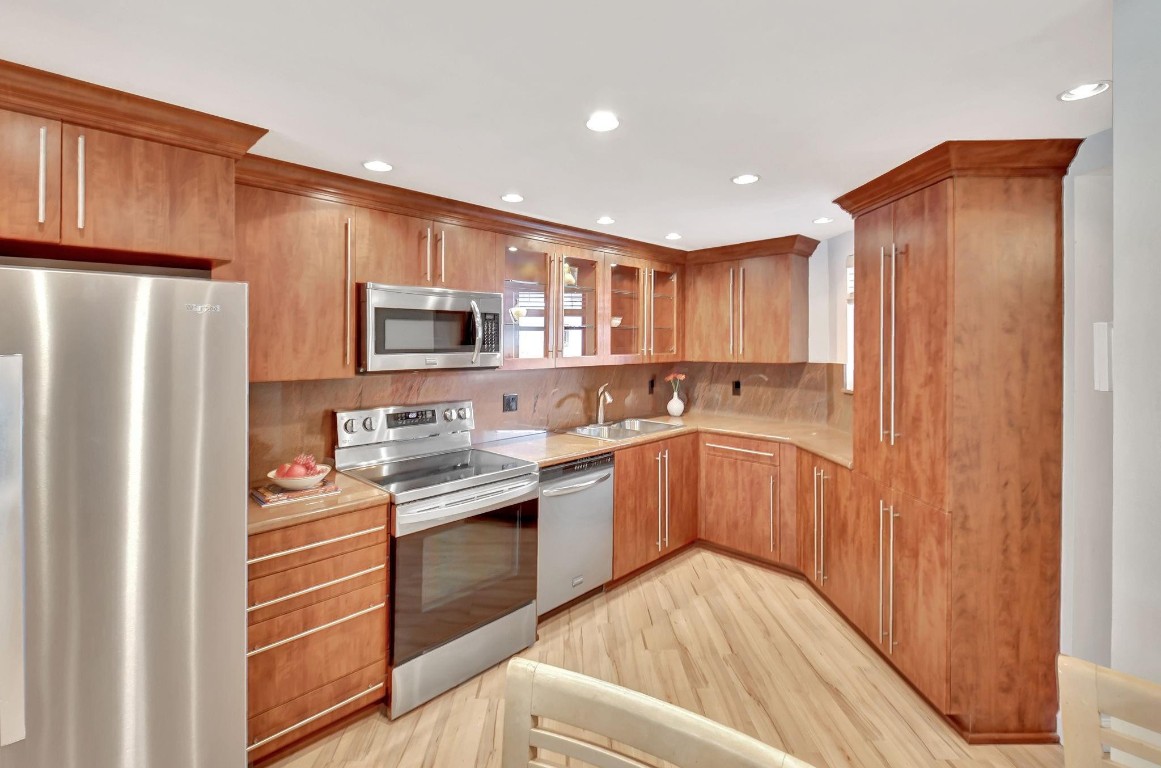 5801 Camino Del Sol 406