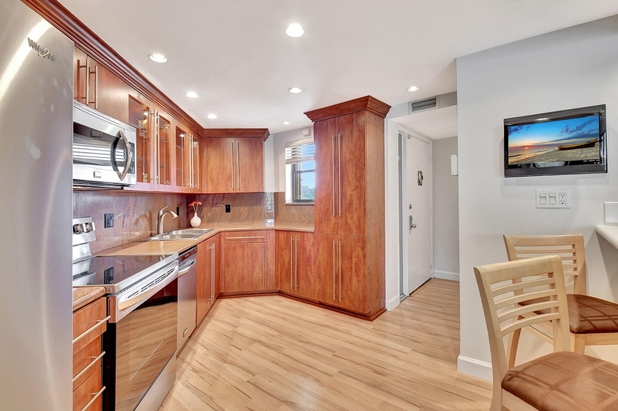 5801 Camino Del Sol 406