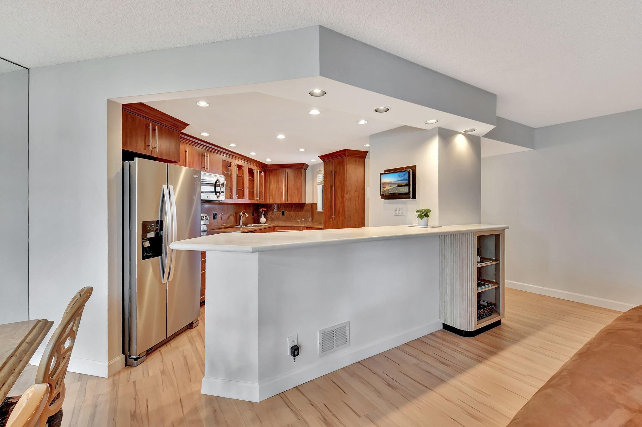 5801 Camino Del Sol 406