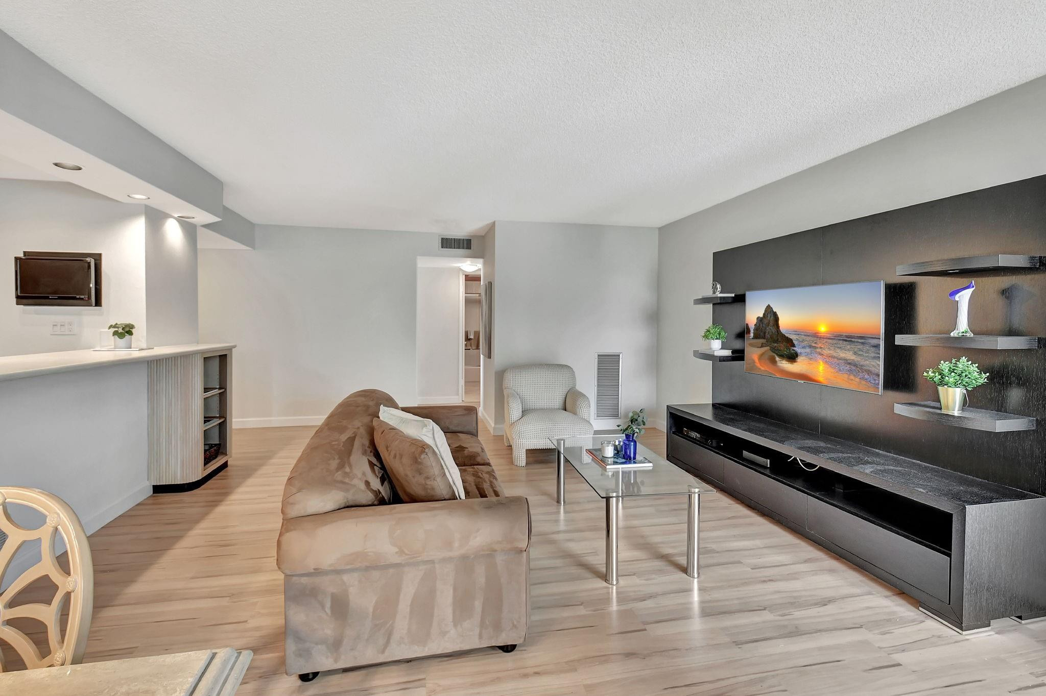 5801 Camino Del Sol 406